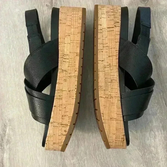 MICHAEL KORS - Easton Sandal Black 8 - Picture 7 of 12